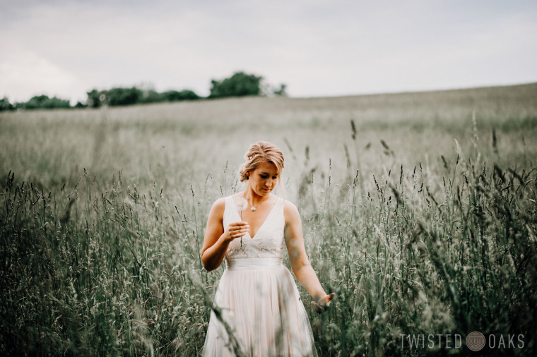 twisted-oaks-studio-maggie-jordan-farm-wedding-0013
