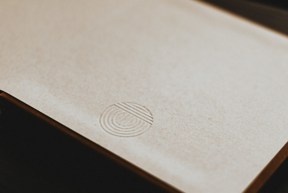 Twisted oaks studio logo